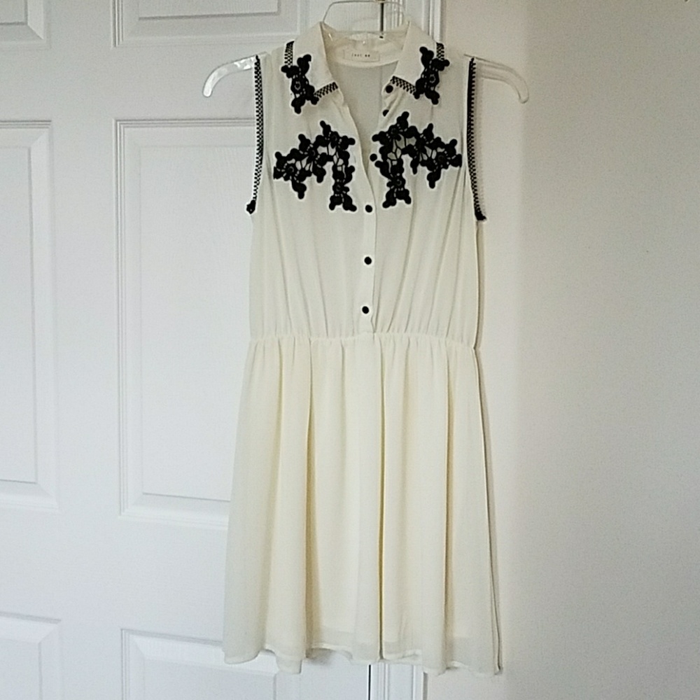 Floral embroidered sleeveless dress